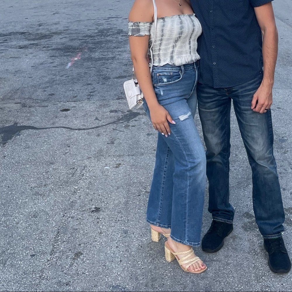 Kensie Distressed high-Waisted Jeans.